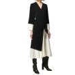 画像2: ドラマ【愛の不時着】使用！Tory Burch トリーバーチ　MIXED-MATERIAL WRAP DRESS ブラック、アイボリー  01201 (2)